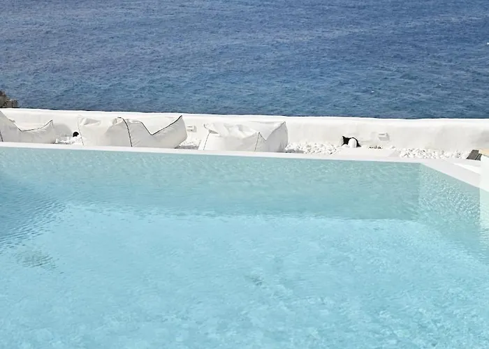 Βίλα Sea Front Pool-hot Tub By Calypso Sunset