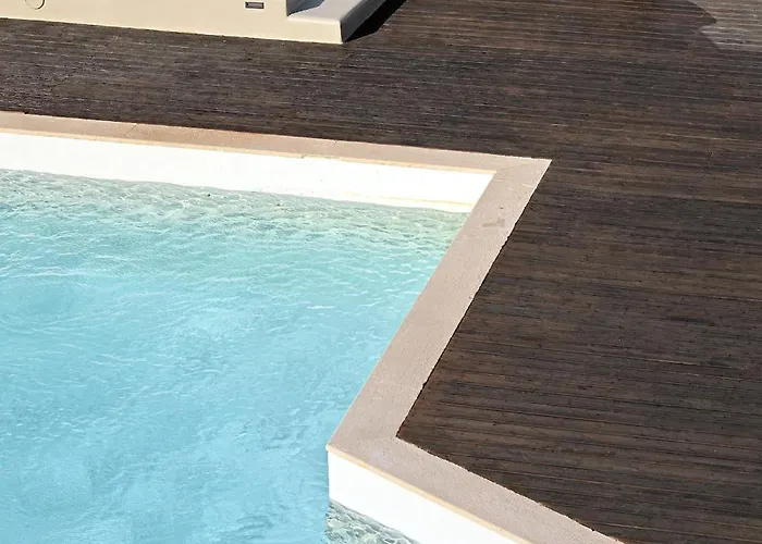 Βίλα Sea Front Pool-hot Tub By Calypso Sunset *